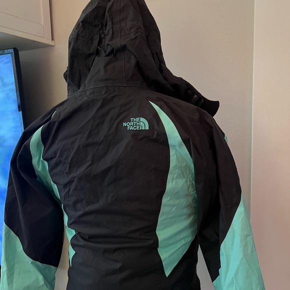 Elegant and functional moving basket approximately 12”x 12” with a removable top - Picture 4 of 10